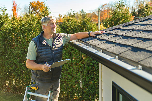 Professional Emergency Roof Repair technician working in Kankakee, IL